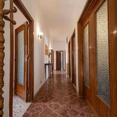 Rosetta Villa *